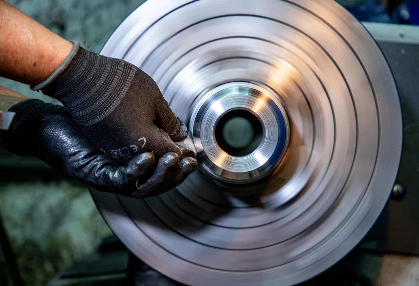 Usinage de pr&eacute;cision d'une roue de chemin de fer